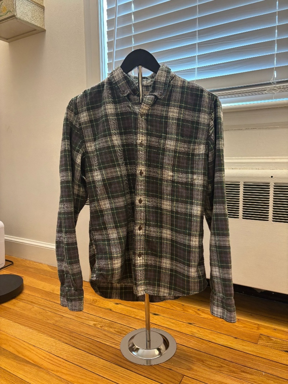 Like New Men's L.L. Bean Green and Blue Plaid Button-Down Shirt Size Small